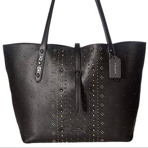 COACH BANDANA RIVETS MARKET TOTE IN PEBBLE LEATHER